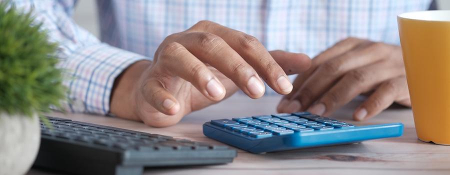 Asesoría fiscal con calculadora y consultas atendidas por IA